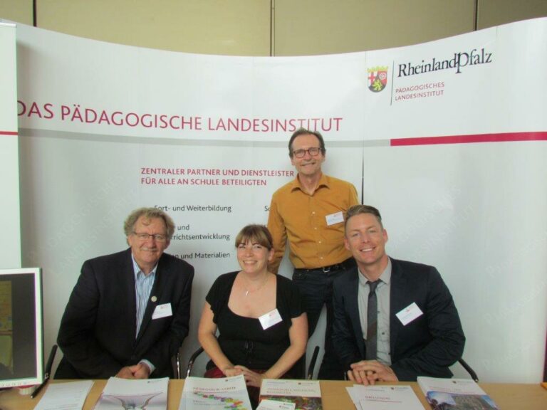 pl stand demokratietag 1 768x576